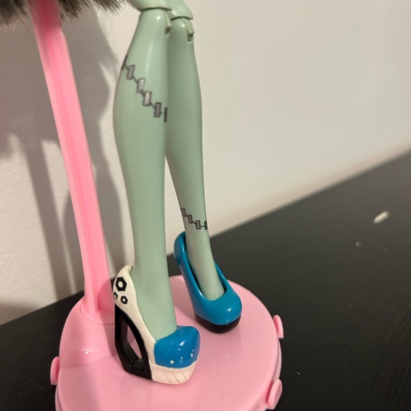 Monster High Doll Frankie Stein Picture Day: Wave 2 - Picture 6 of 7